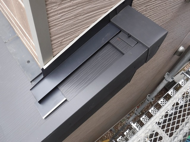 細かな部分の屋根材の取り付け